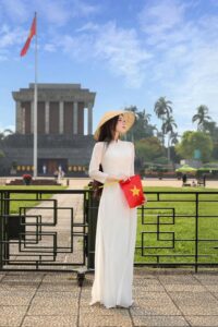 thuê áo dài trắng